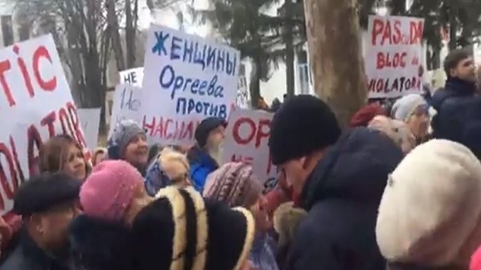 В Оргееве протестовали сторонники и противники Георге Петика.