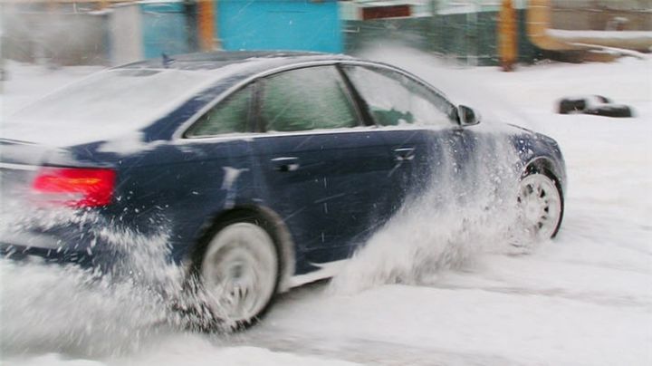 Пожилую женщину сбил автомобиль.