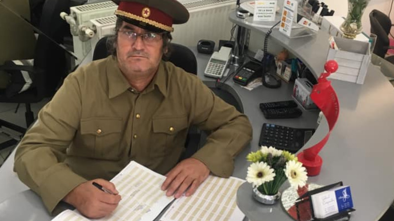 Сотрудники салона красоты протестуют против высоких налогов.