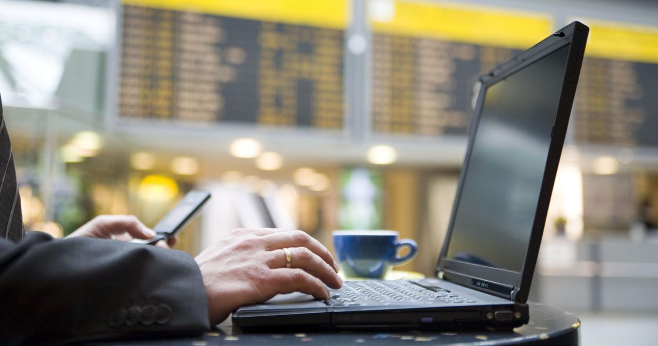 Anil Polat, a creat o hartă interactivă care conține parolele de la internetul wireless din aeroporturile lumii. Foto: wien.info