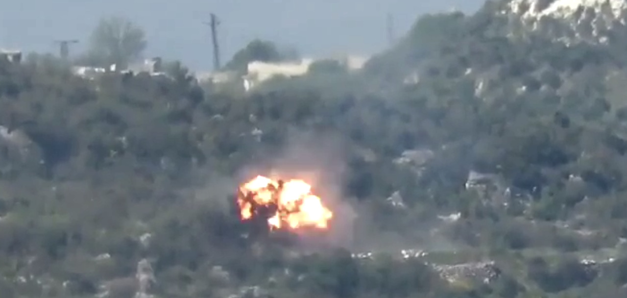 Попадание ракеты в сирийский танк сняли на видео.