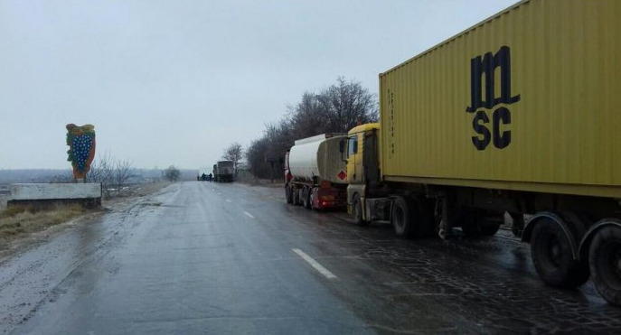 На дорогах страны возобновлено движение крупнотоннажных автомобилей.