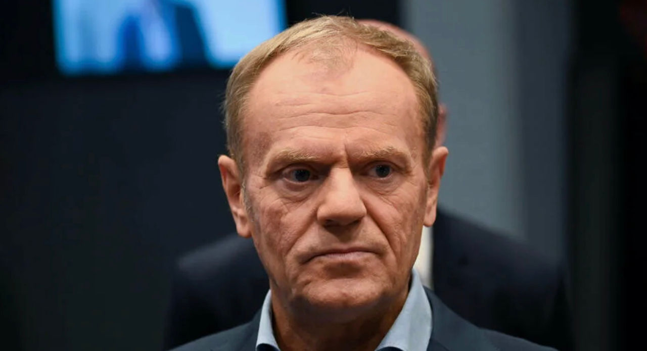 Tusk a reacționat ironic la declarațiile lui Trump privind intrarea accidentală a dronelor rusești.