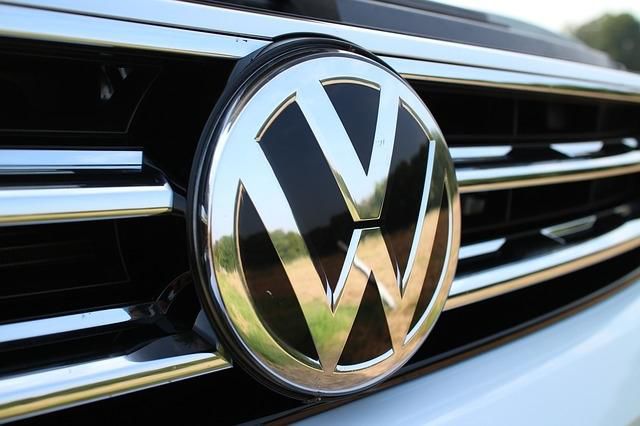 Volkswagen vrea să cumpere acțiuni la constructorul rus GAZ.