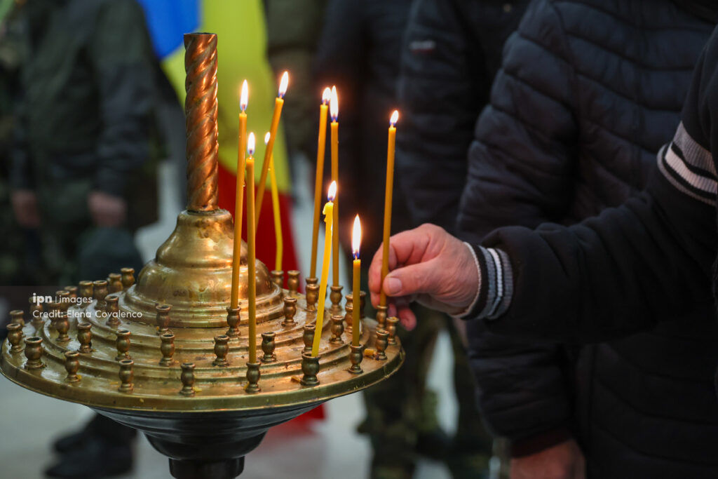 Деньги, собранные на церемонии прощания с Илие Илашку, были переданы в церковь.