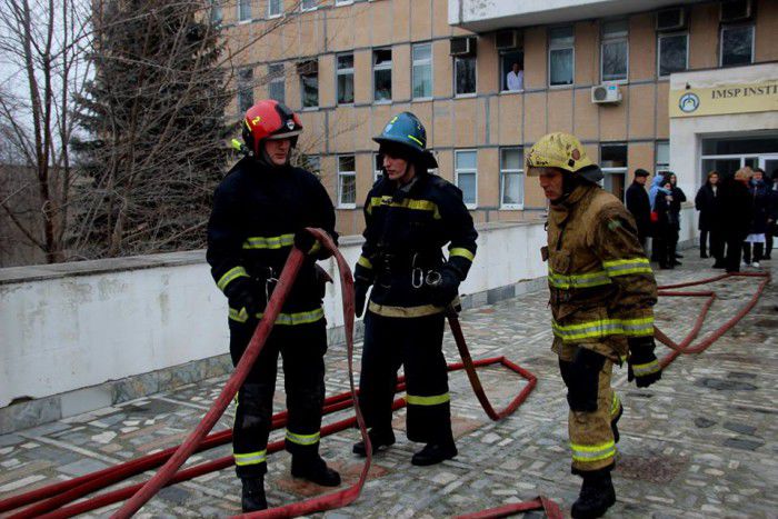 Incendiu la Institutul de Ftiziopneumologie din capitală. Foto: Serviciul Protecţiei Civile şi Situaţiilor Excepţionale al MAI 