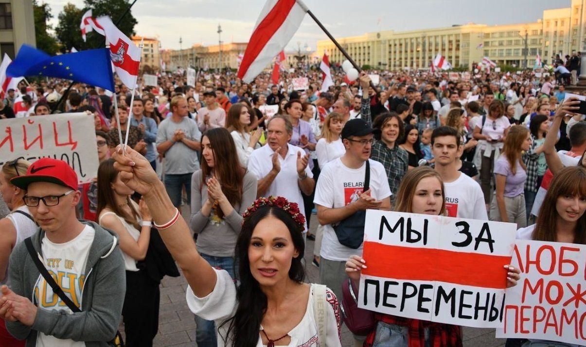 Лукашенко назвал протестующих мордоворотами, которым платят за митинги.