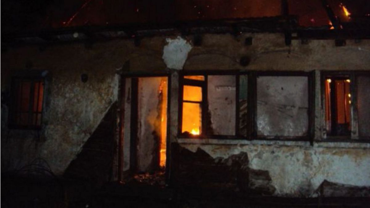 Șase oameni au murit în urma unui incendiu în raionul Edineț. Foto: agora.md
