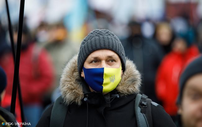 Украина выходит из усиленного карантина.