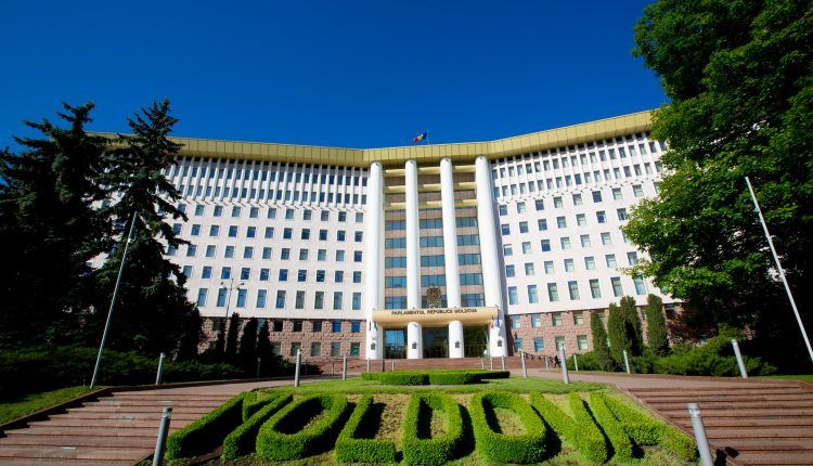 Количество обращений в парламент увеличилось более чем на 12 процентов.