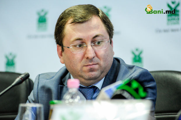 Viorel Bârcă, a fost transferat din arest la domiciliu în izolatorul CNA.  Foto: bani.md