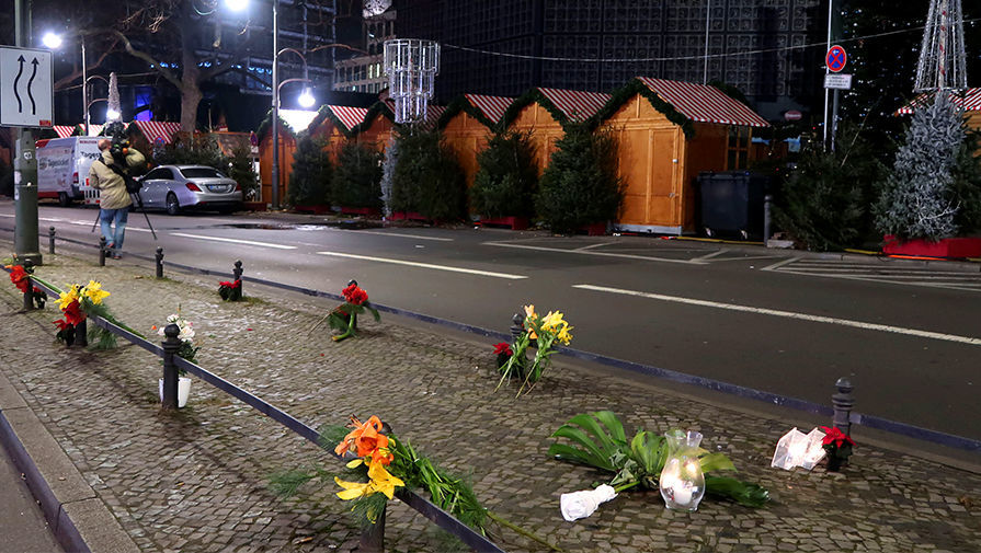 На ярмарке в Берлине погибли 12 человек.