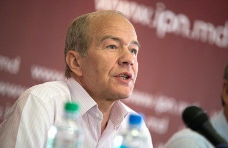 Potrivit politicianului Valentin Crîlov, liderul PSRM reprezintă un pericol.