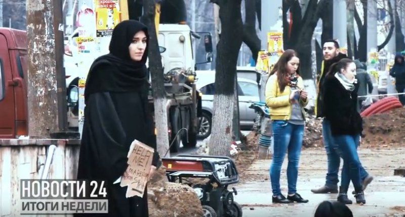 Многие прохожие с готовностью подавали милостыню «замаскированной» под сирийскую беженку журналистке.
