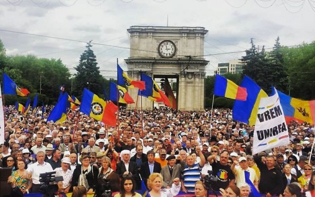 Большинство граждан Молдовы выступают против объединения с Румынией.
