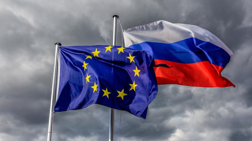 Экономические санкции против Российской Федерации в ближайшее время могут продлить не на полгода, как это было ранее, а на год.