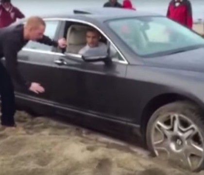A intrat cu un Bentley de 160.000 de euro pe plaja si a ramas blocat in nisip. Foto: ProTV.md