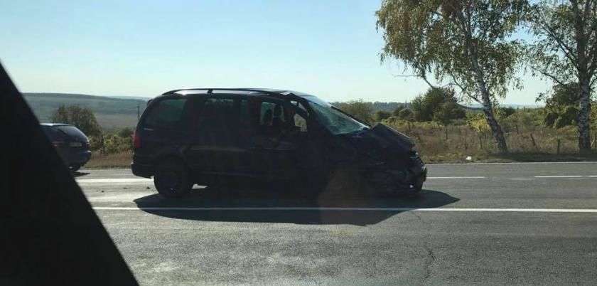 Două Volkswagen-uri s-au ciocnit violent pe traseul Chișinău-Leușeni. 