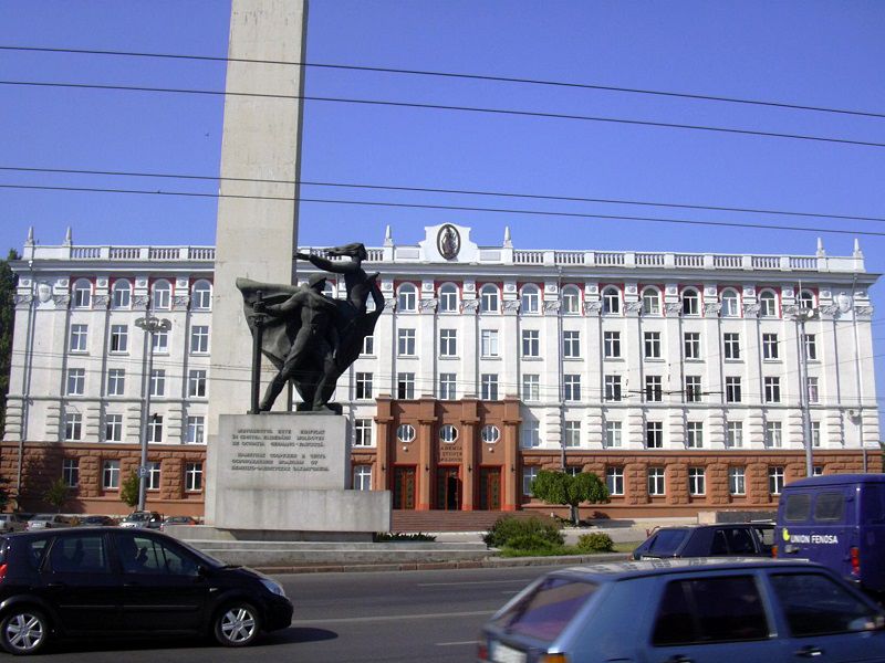 Павел Постикэ расценил данный призыв академиков, как граничащий с законом.