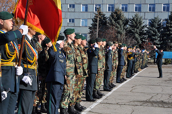 Tânărul care s-a născut odată cu Independenţa Republicii Moldova. Cu ce se ocupă. Foto simbol: jurnal.md