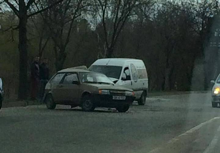 Cei doi șoferi implicați în accident se învinuiesc reciproc. Foto: facebook.com/Ruslan Rementov