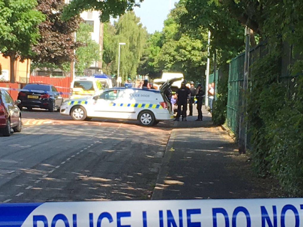 O nouă alertă la Manchester! Poliția și armata intervin în forță. Foto: twimg.com