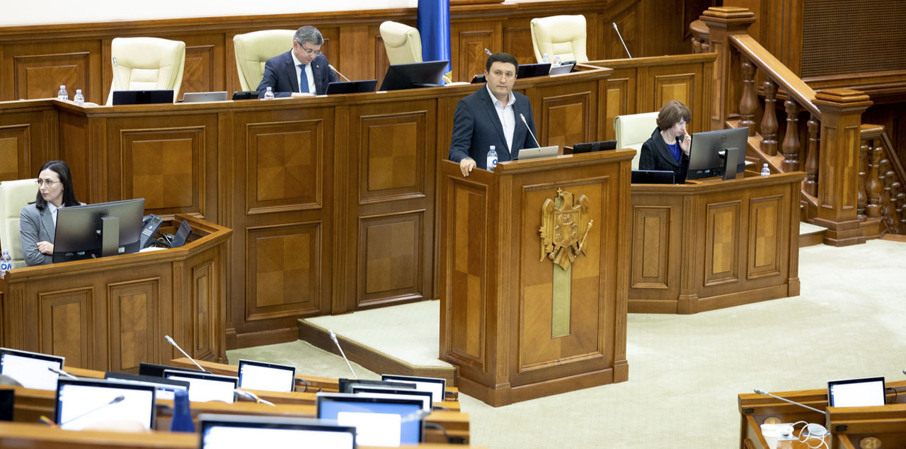 Фракция БКС выдвинула вотум недоверия правительству Молдовы.