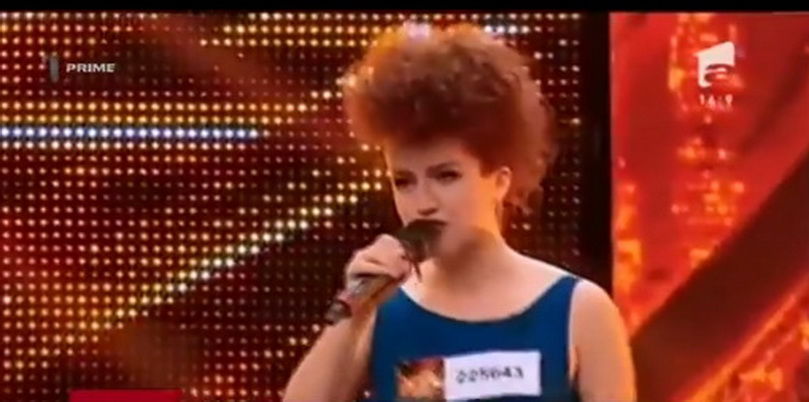 Анастасия получила три «да» и прошла в следующий этап.