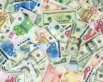По сравнению с ноябрем, чистые продажи валюты юридическим лицам уменьшились на 17,1%. Фото: podrobnosti.ua