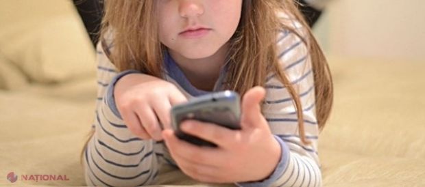 Studiu: Dependenţa de telefon poate ruina copilăria