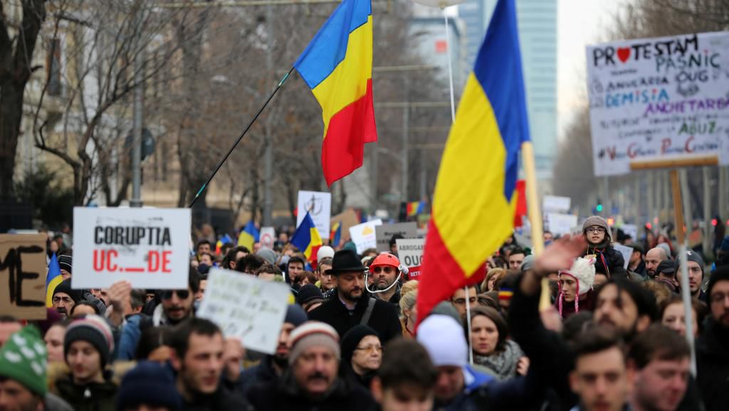 Среди обвиняемых три министра, шесть сенаторов, 11 депутатов, более 40 мэров, 16 судей.