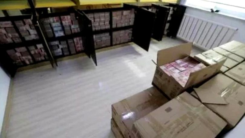 30 de milioane de dolari, găsiți în apartamentul unei femei