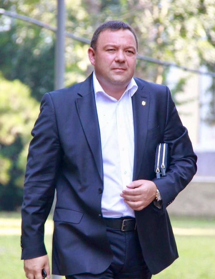 Deputatul Iurie Dârda părăseşte fracţiunea Partidului Liberal
