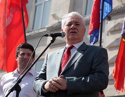 "Actuala guvernare proeuropeană nimiceşte ţara în mod deliberat şi metodic", susţine preşedintele PCRM, Vladimir Voronin.