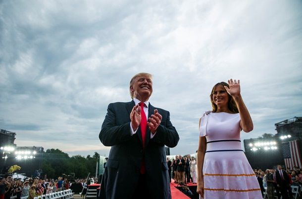 Мелания Трамп пришла на парад без нижнего белья.