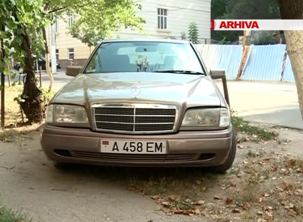 Masinile cu numere de inmatriculare transnistrene, oprite in Odessa si duse la parcare. Foto: protv.md
