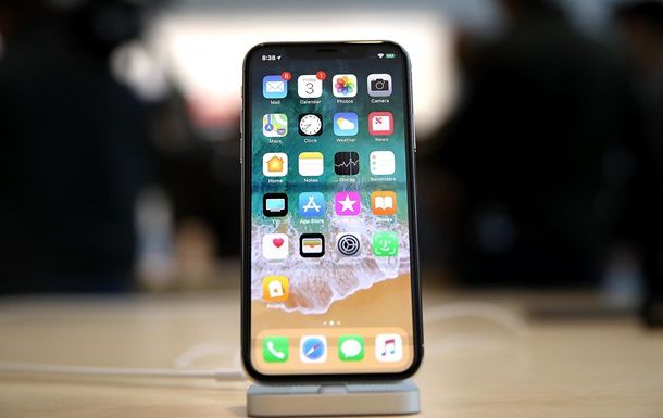 Компания Apple выпустила незначительное обновление 11.1.2
