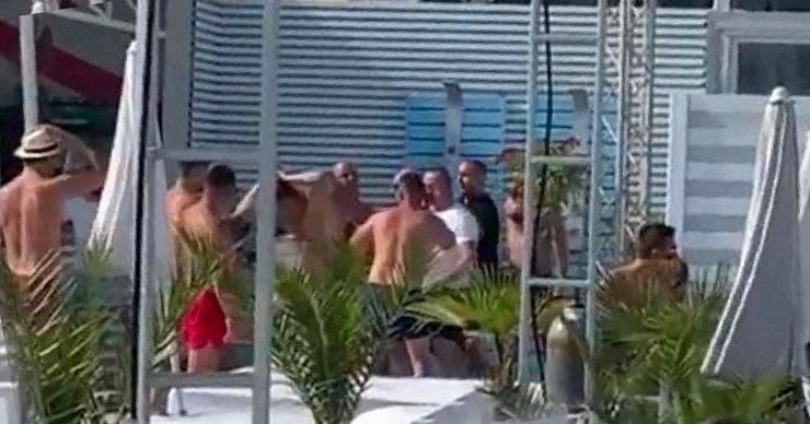 В Мамае туристы из Молдовы подрались из-за песни на русском языке.