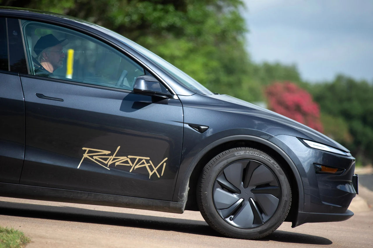 Роботакси Tesla провалили старт испытаний в Техасе.