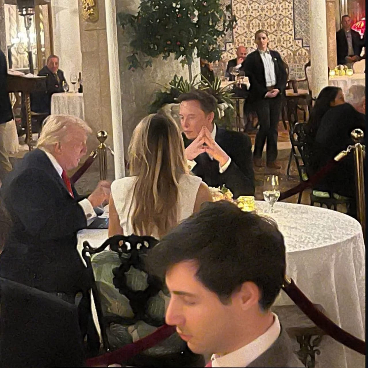 Маск опубликовал фото ужина с Трампом после захвата Мадуро.
