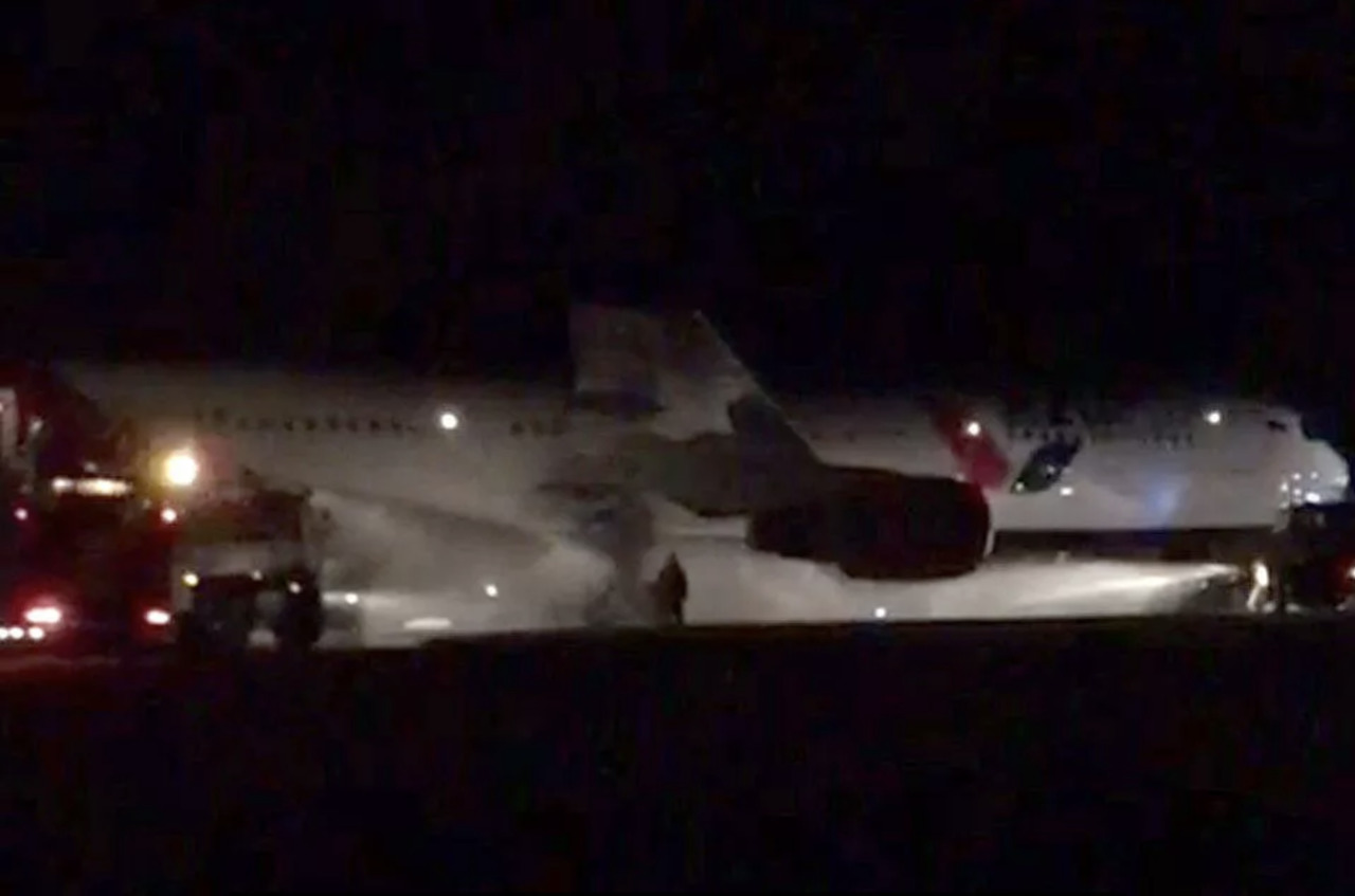 Более 20 человек пострадали при жесткой посадке Boeing в Барнауле.