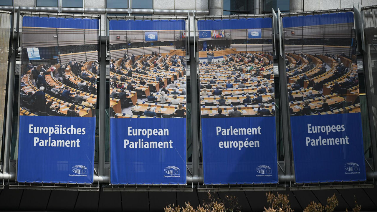 Европарламент принял резолюцию о признании России "спонсором терроризма".