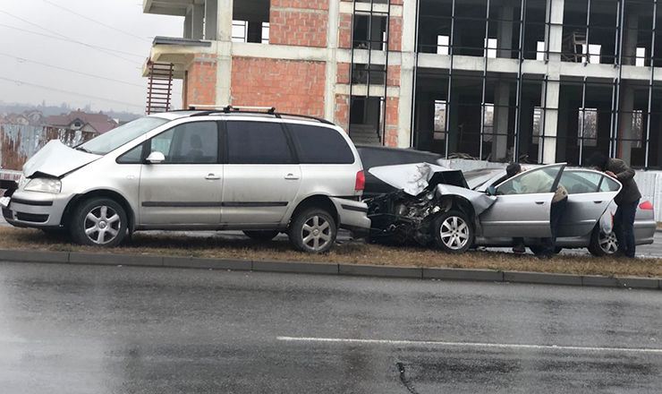 Авария с участием нескольких автомобилей произошла на Старой Почте.