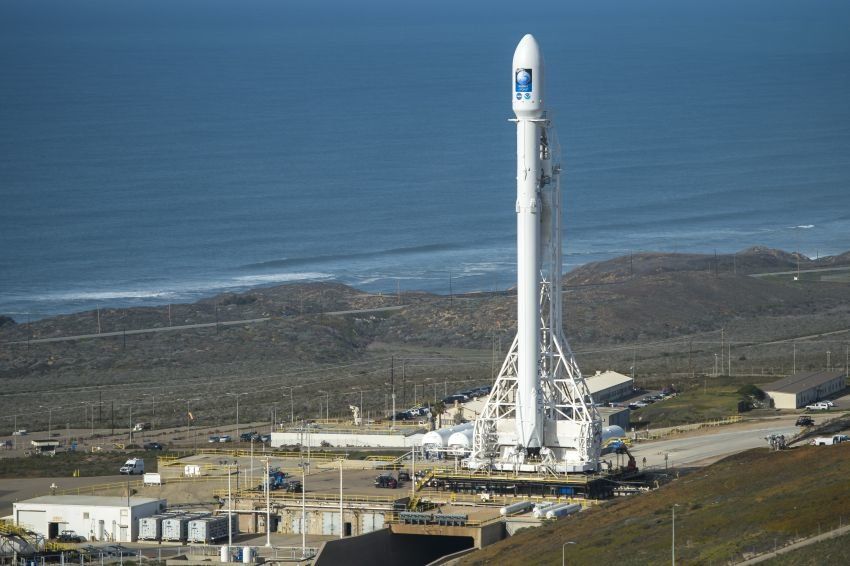 В США с космодрома Ванденберг состоялся запуск ракеты-носителя Falcon 9. 