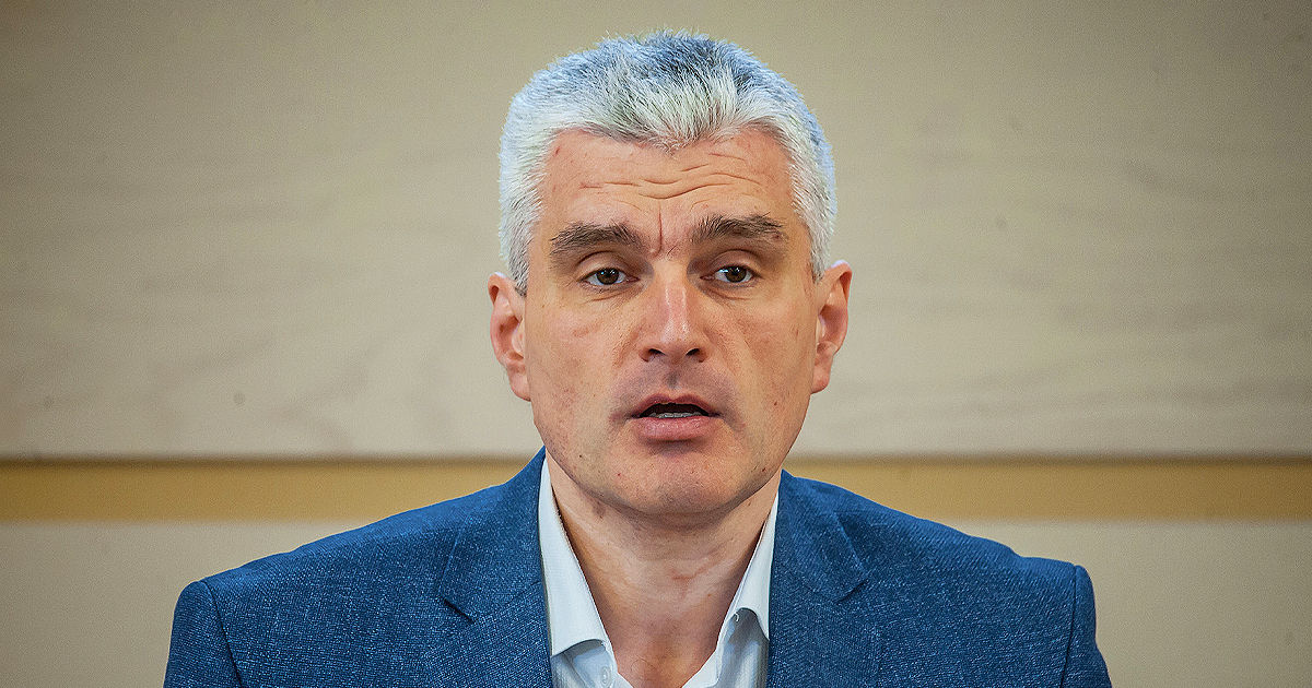 Slusari: Primarii trebuie să pupe mâna celor de la centru în schimbul promisiunilor de finanțare.