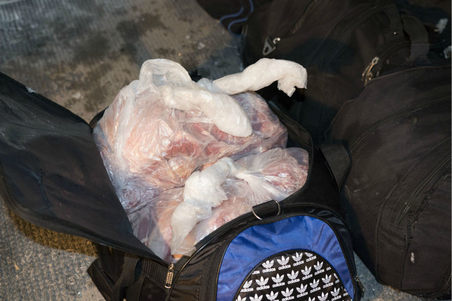 Продукцию обнаружили в дорожных сумках пассажиров в поездах из Кишинева.