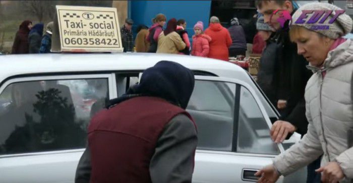 Теперь пенсионеры могут с помощью машины сами отправляться туда, куда им нужно.
