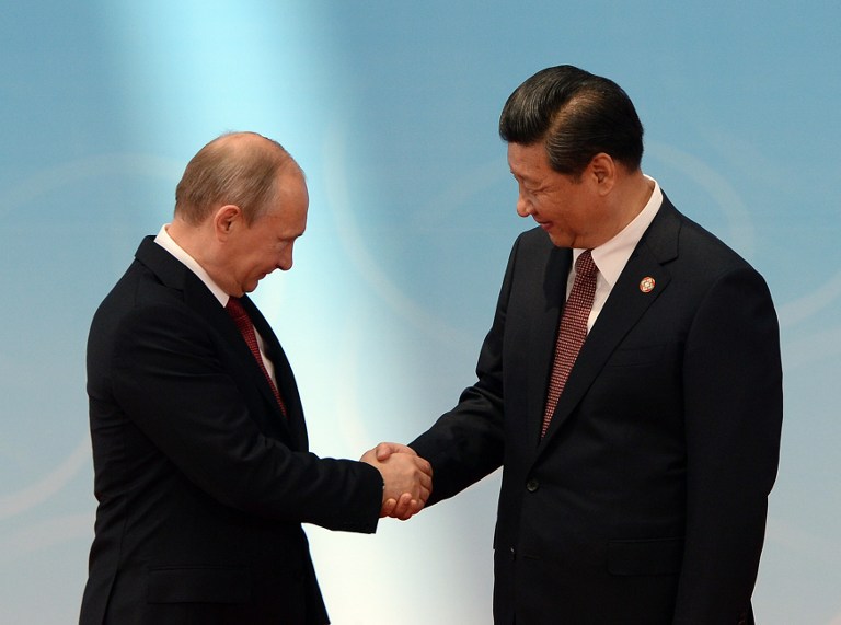 Contractul a fost semnat de directorul general al Gazprom, Alexey Miller, și de oficialii chinezi, la o zi după vizita președintelui Vladimir Putin în China.