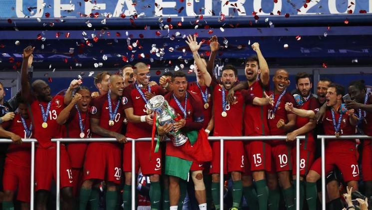8 milioane de euro primeşte Federaţia Portugheză de la UEFA pentru câştigarea trofeului continnetal. Foto: rfi.ro