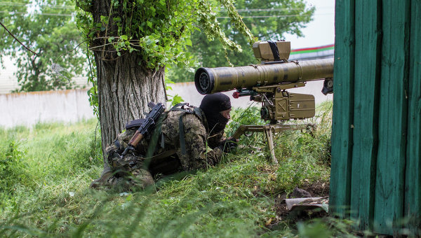 Киев стягивает к Луганску большие военные силы.